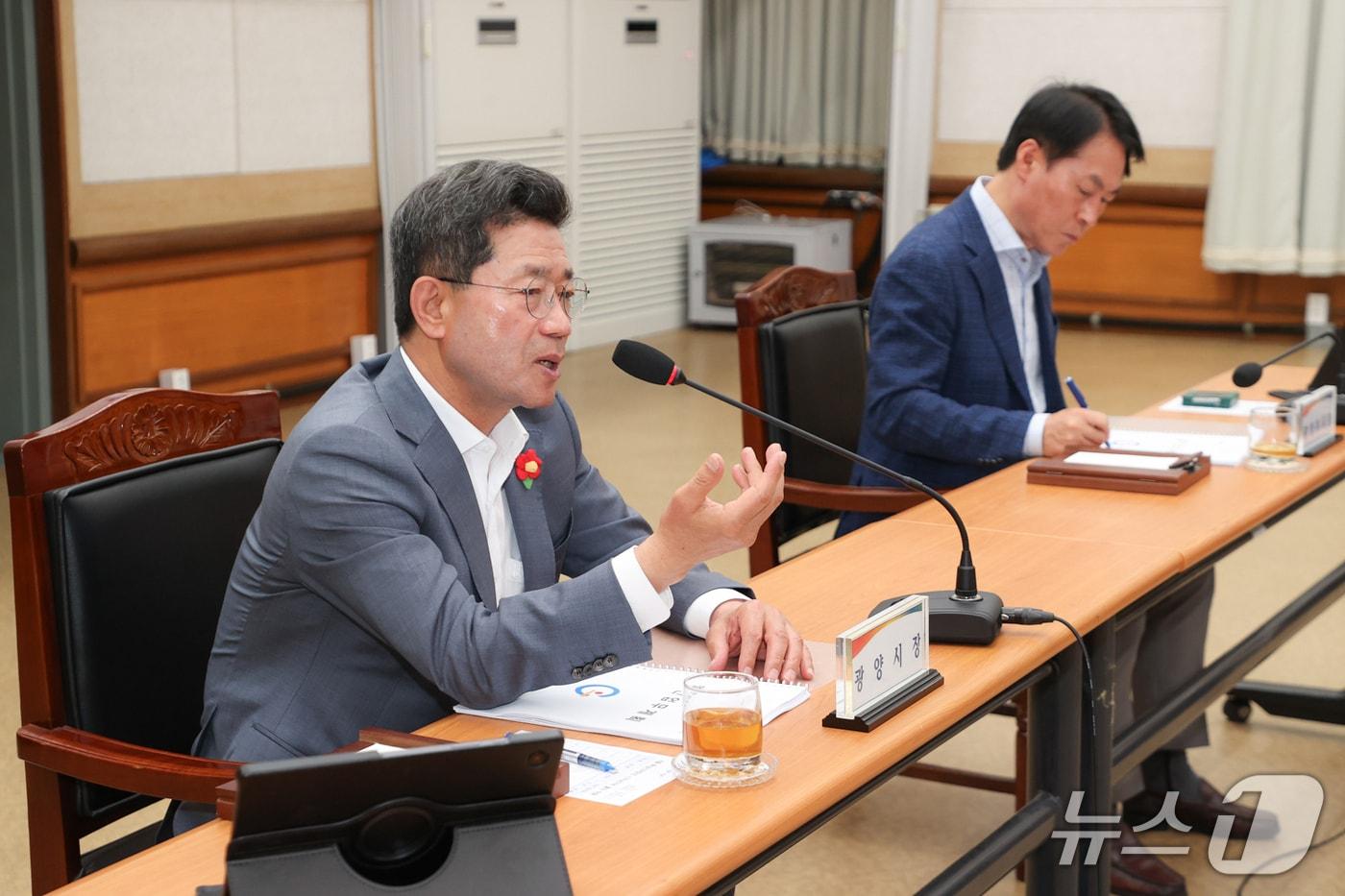 5일 정인화 광양시장이  6월 확대간부회의를 열고  이재명 정부가 출범한 만큼 정책 변화와 동향을 수시로 파악해 발 빠르게 대응할 것을 지시했다(광양시 제공)