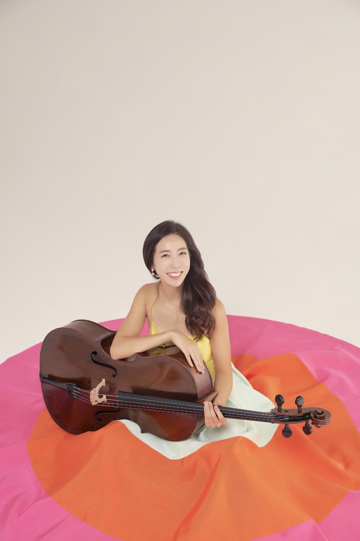 본문 이미지 - '토요콘서트'에서 협연자로 출연하는 첼리스트 이정현ⓒJino Park(예술의전당 제공)