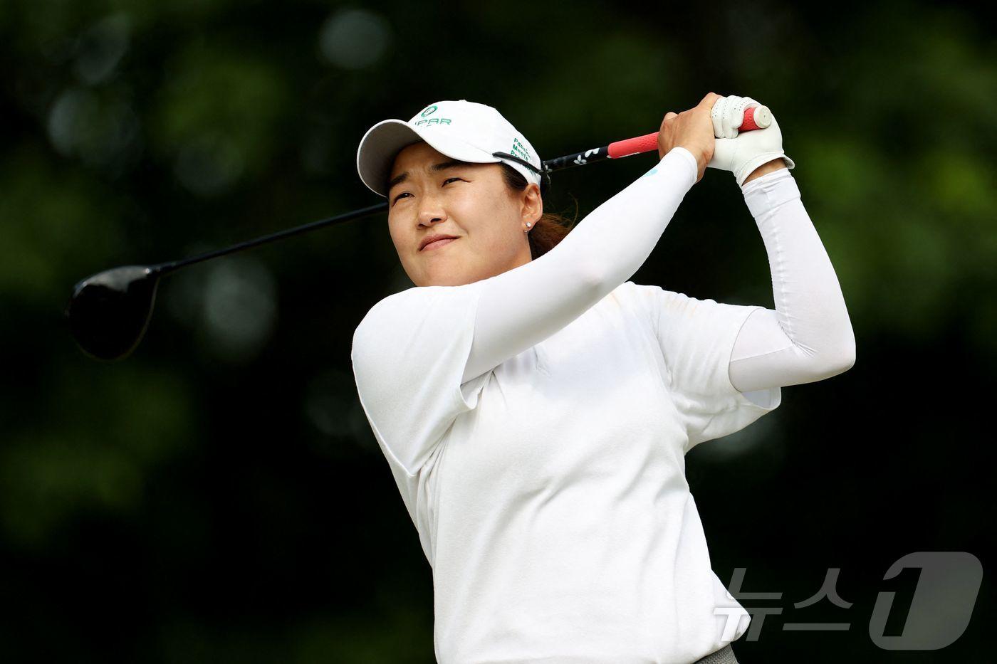 이일희&#40;37&#41;가 7일&#40;한국시간&#41; 열린 LPGA투어 숍라이트 클래식 1라운드에서 샷을 날리고 있다. ⓒ AFP=뉴스1