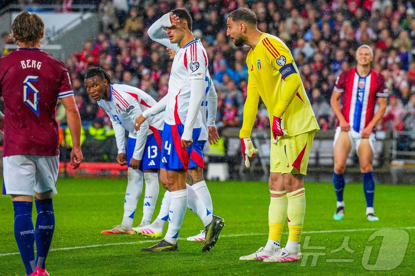 2026 국제축구연맹(FIFA) 북중미 월드컵 예선 첫 경기에서 패배한 이탈리아. ⓒ AFP=뉴스1