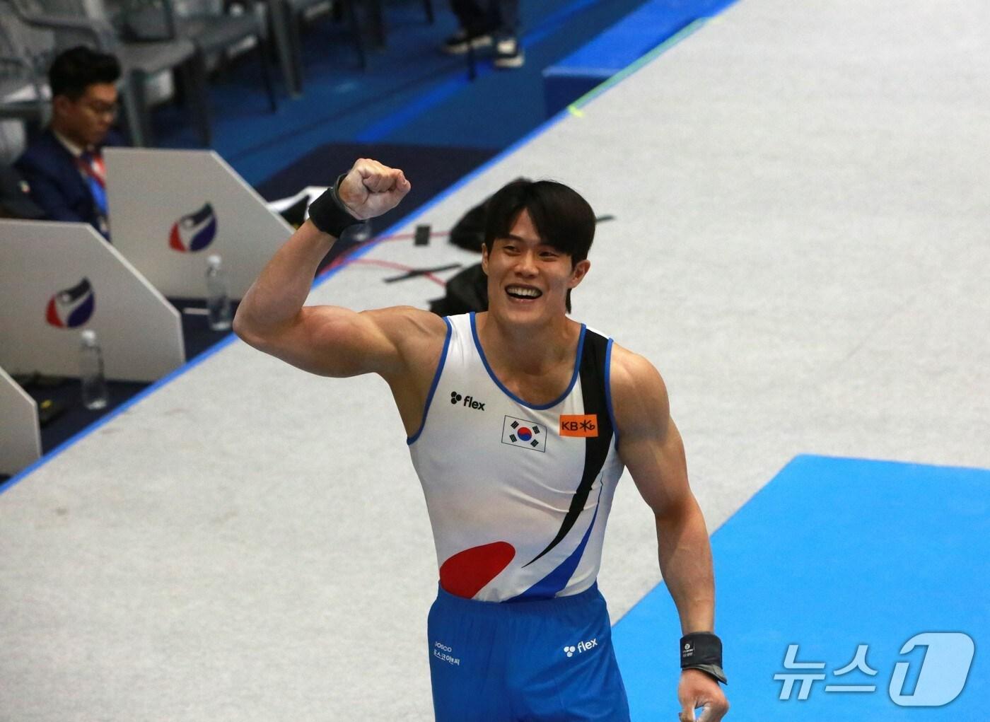 본문 이미지 -  허웅이 2025 기계체조 아시아선수권대회 안마 결승에서 연기를 펼친 뒤, 화이팅을 외치고 있다.2025.6.7./뉴스1 ⓒ News1 손도언 기자