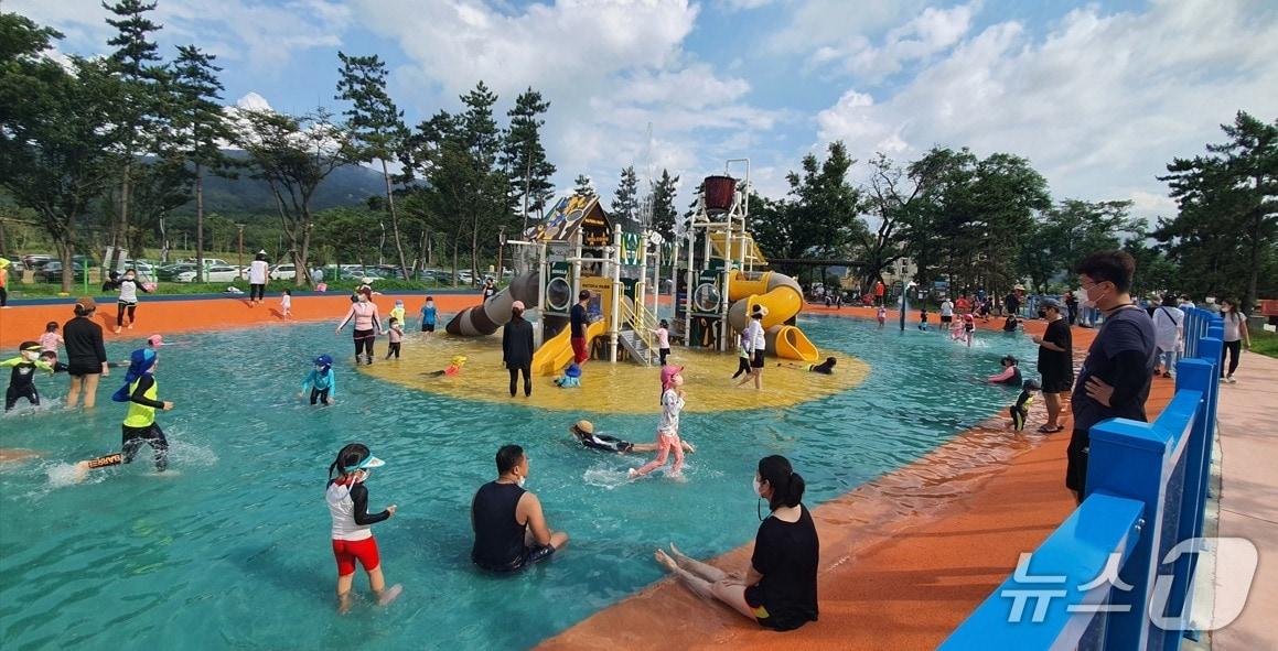 본문 이미지 - 부안군 변산해수욕장 어린이 물놀이시설(부안군 제공, 재판매 및 DB금지)