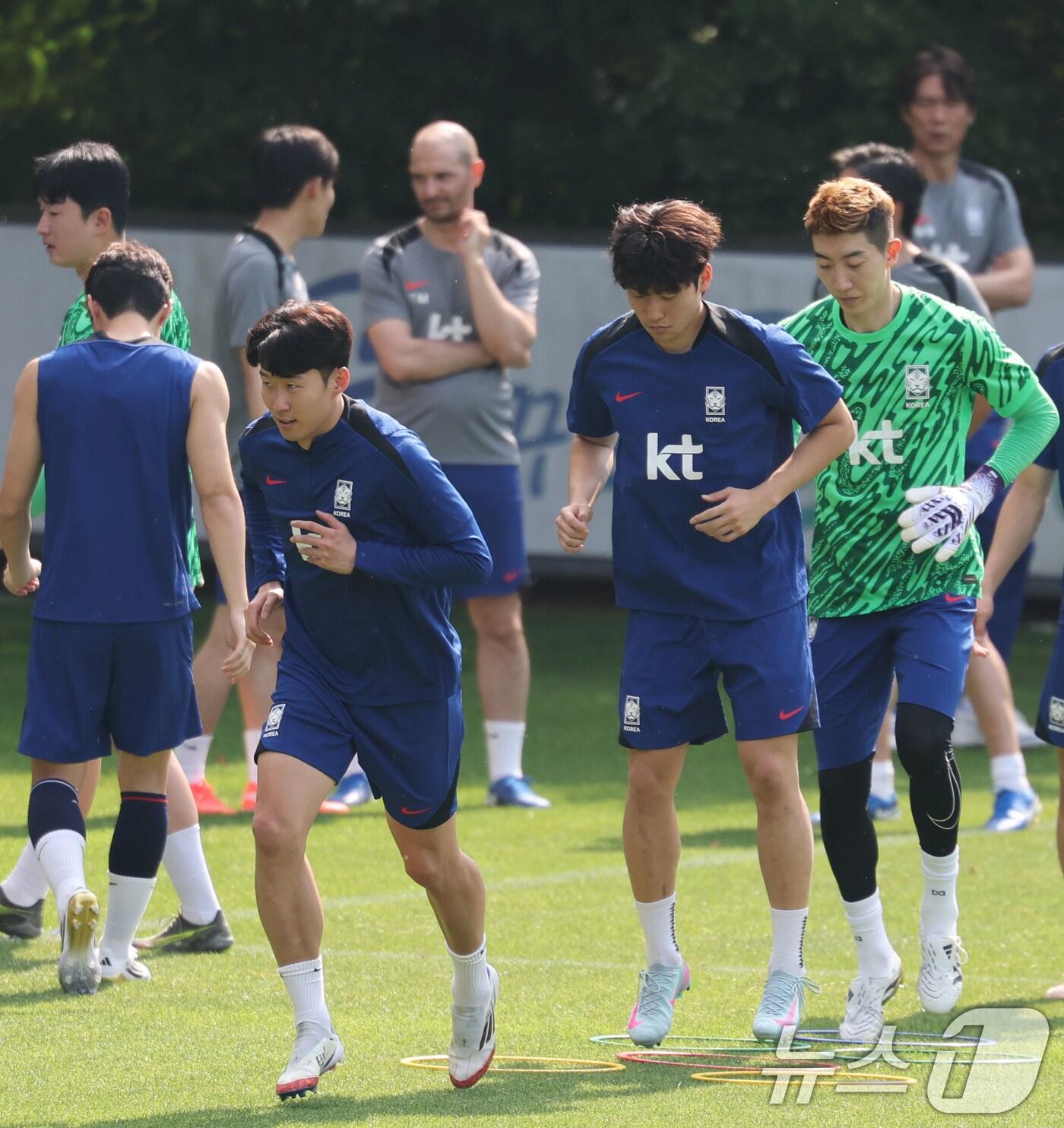 본문 이미지 - 잠시 멈춰 있던 홍명보호가 다시 움직인다. 9월 2연전에 나설 명단이 공개 되는데, 이 면면이 아주 궁금하다ⓒ News1 오대일 기자