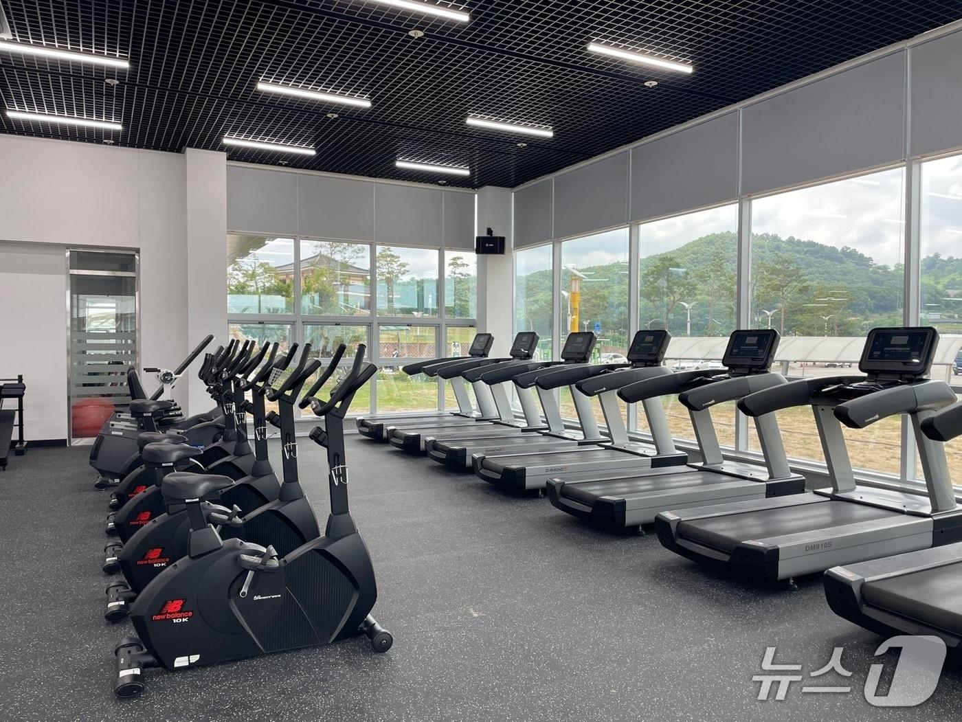 본문 이미지 - 새롭게 단장한 보은군 국민체육센터 헬스장 모습(보은군 제공. 재판매 및 DB금지) /뉴스1 