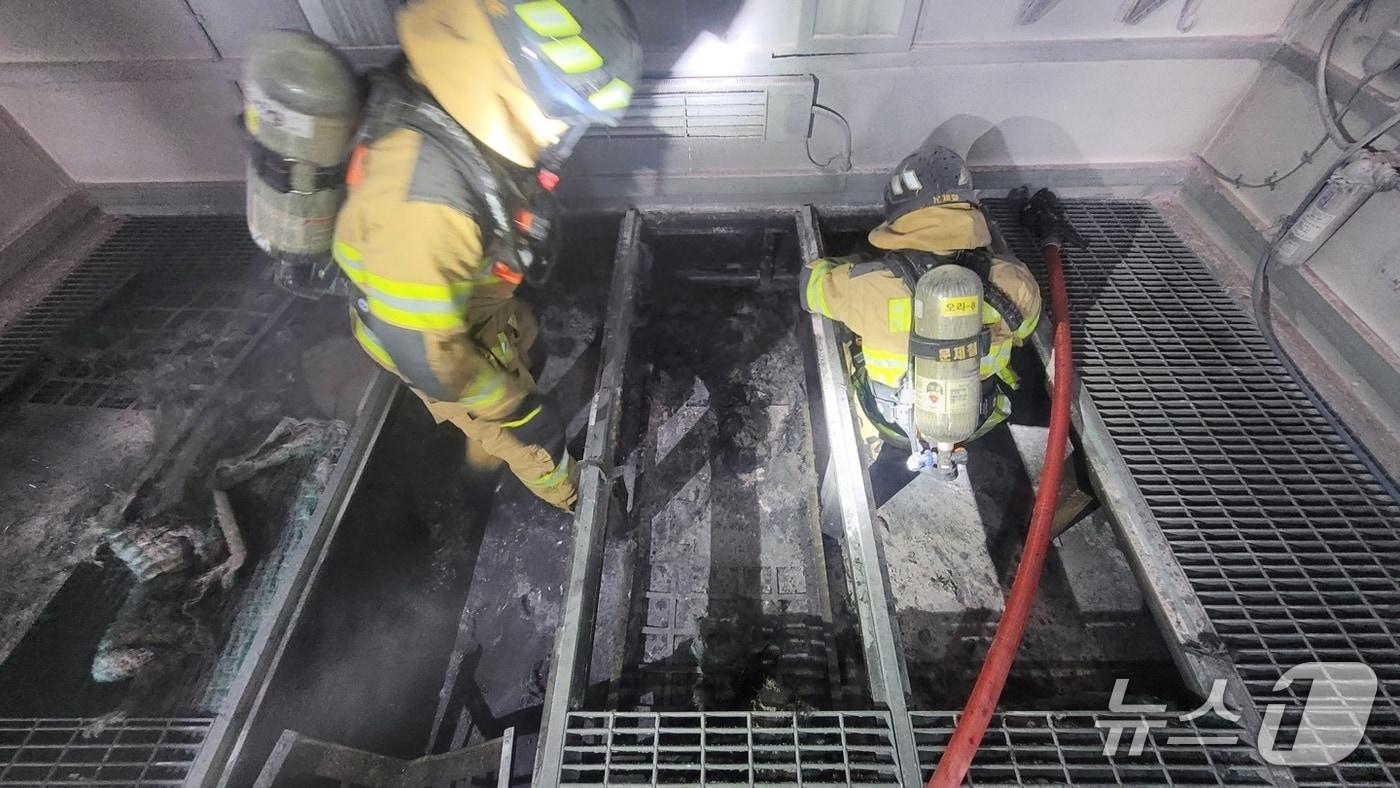 9일 오후 제주시 용담2동 소재 공업사에서 화재사고가 발생했다.(제주도소방안전본부 제공. 재판매 및 DB 금지)