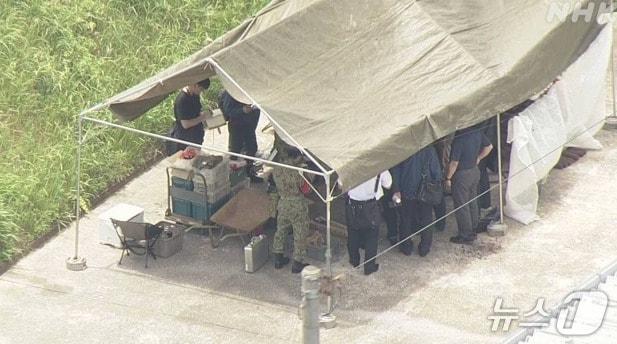 본문 이미지 - 일본 오키나와현 가데나 기지 인근에 설치된 텐트. <출처=NHK 방송 캡처>