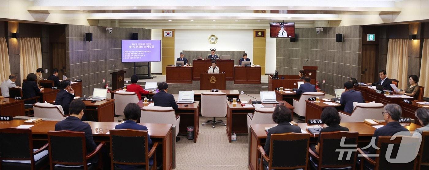 단양군의회 본회의장.&#40;단양군의회. 재판매 및 DB금지&#41;/뉴스 