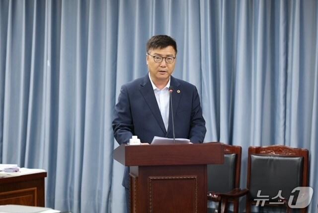 본문 이미지 - 최동익 전남도의원이 조례안에 대한 제안설명을 하고 있다.&#40;전남도의회 제공, 재판매 및 DB금지&#41; 