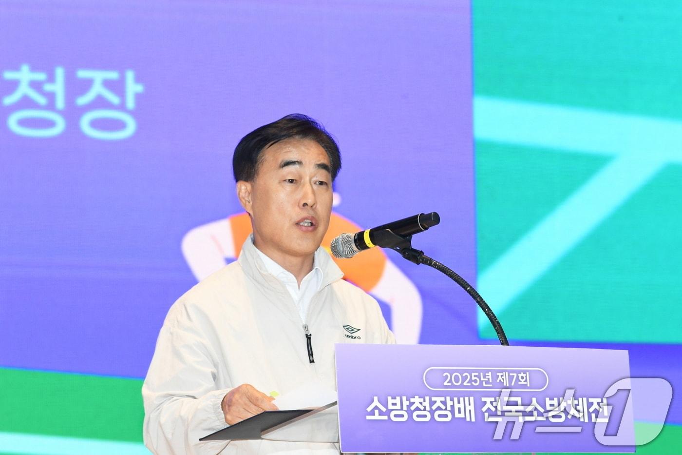 본문 이미지 - 허석곤 소방청장이 9일 광주 서구 김대중컨벤션센터에서 열린 '제7회 소방청장배 전국소방체전'에서 대회사를 하고 있다. (소방청 제공. 재판매 및 DB 금지) 2025.6.9/뉴스1