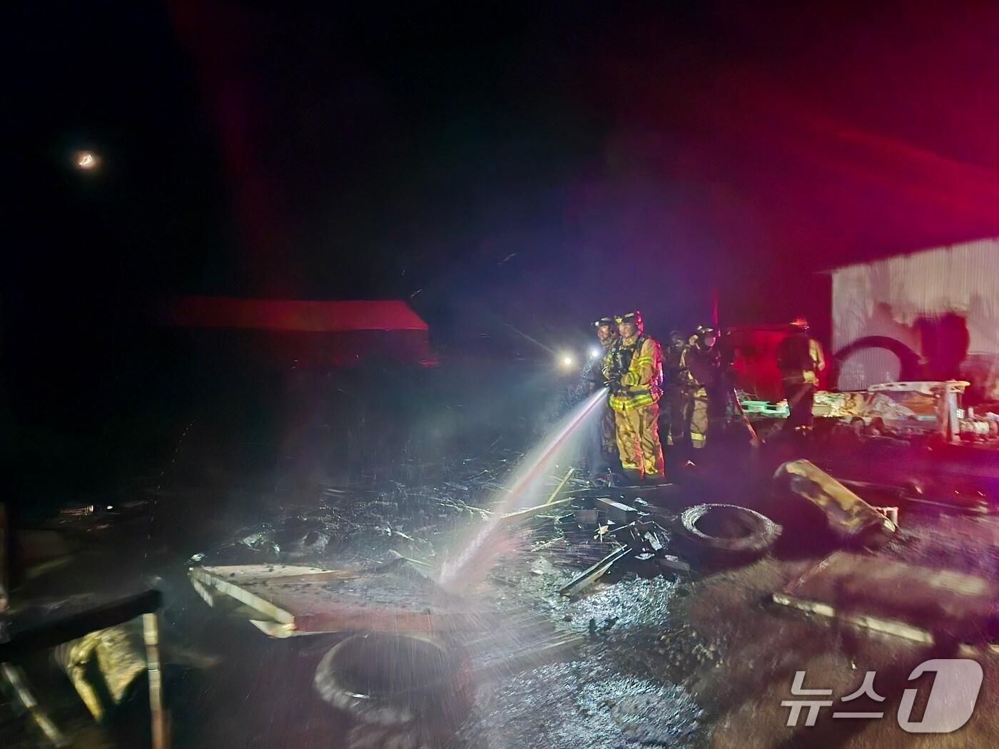 본문 이미지 - 고창 염전 화재 현장.(전북소방본부 제공. 재판매 및 DB금지)