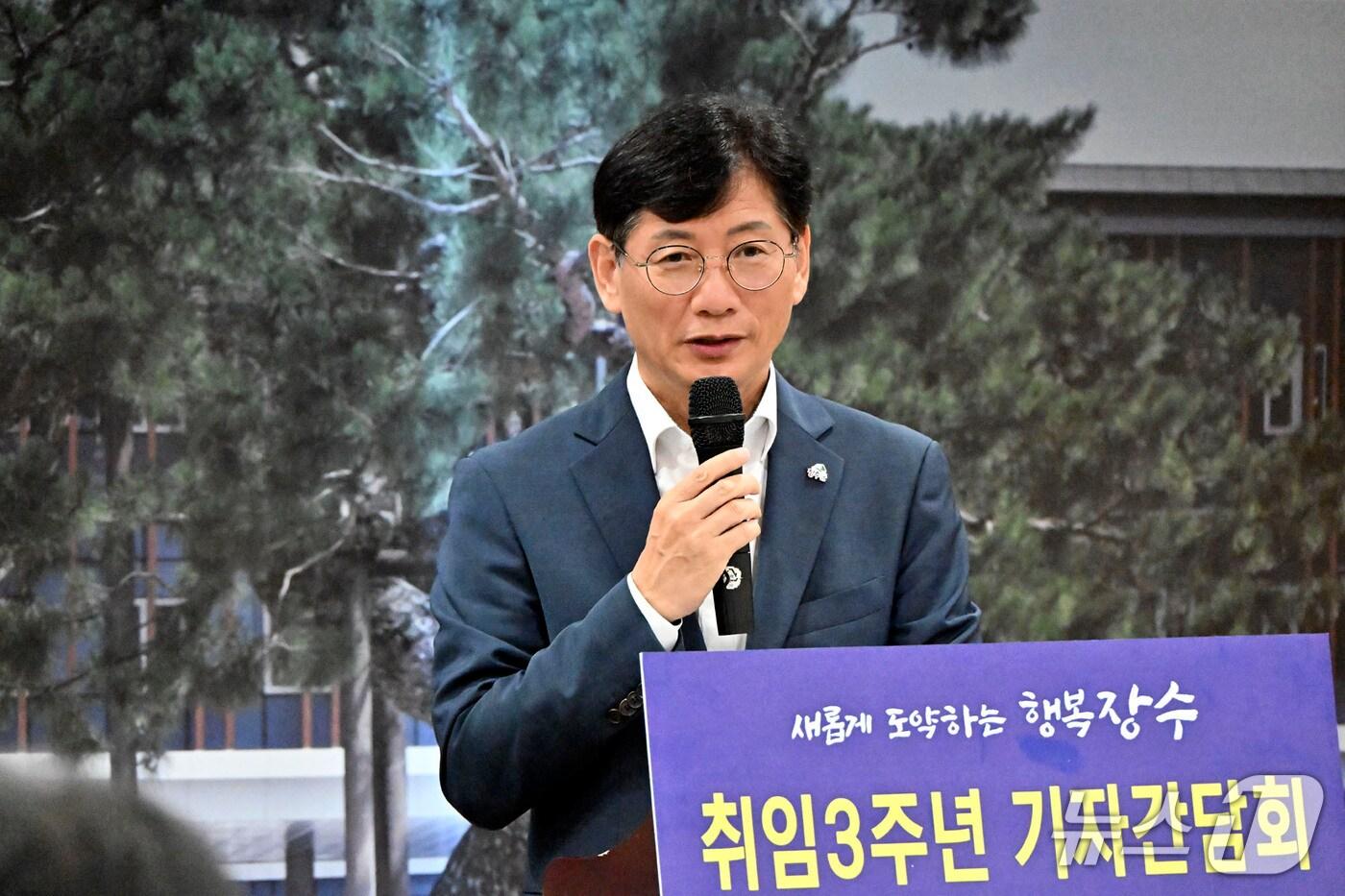 최훈식 전북 장수군수 민선 8기 3년의 주요 성과와 향후 추진 방향을 설명했다.&#40;장수군 제공. 재판매 및 DB금지&#41;2025.7.1/뉴스1