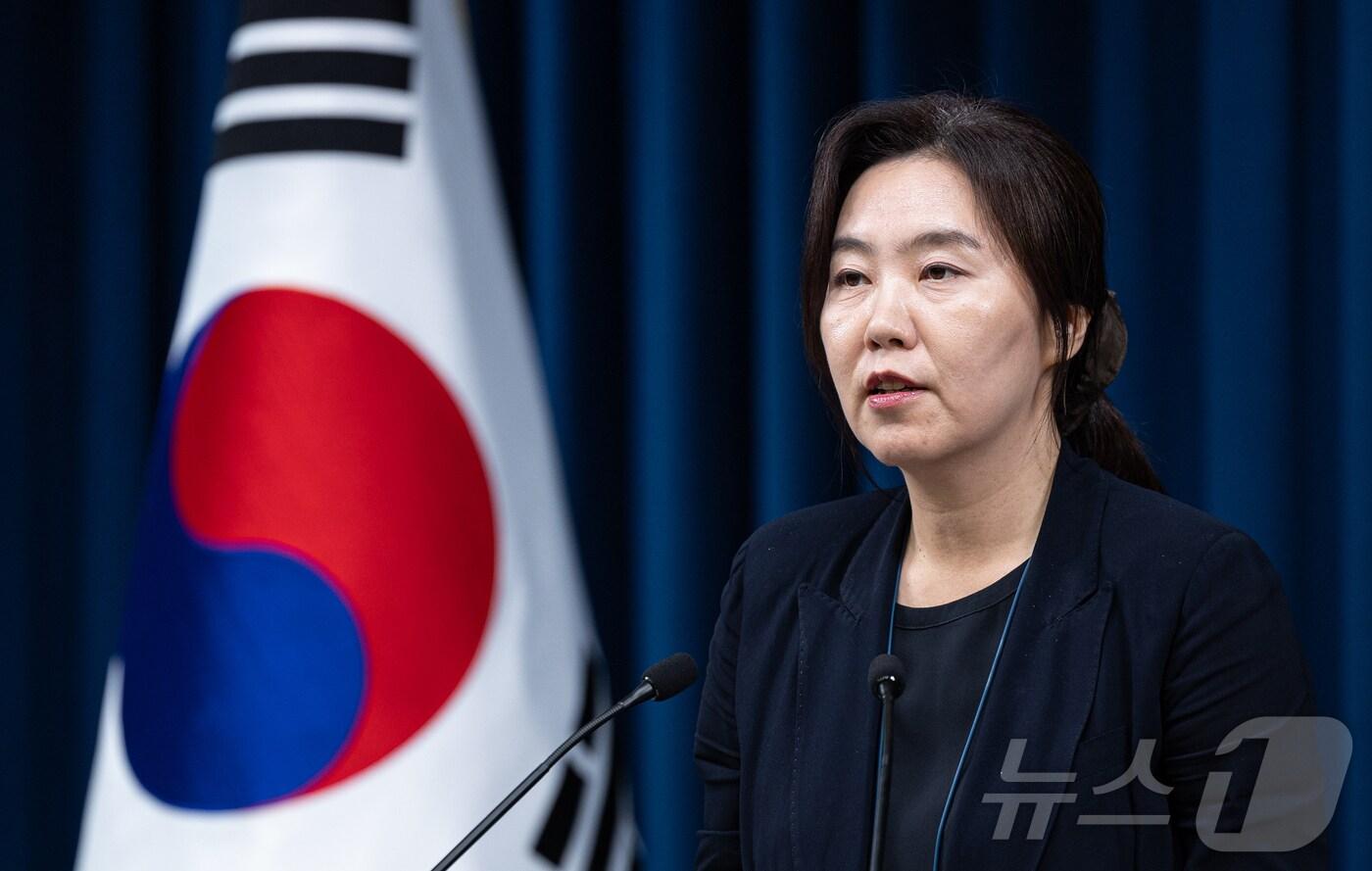 강유정 대통령실 대변인이 1일 서울 용산 대통령실 청사에서 국무회의 관련 브리핑을 하고 있다. 2025.7.1/뉴스1 ⓒ News1 이재명 기자