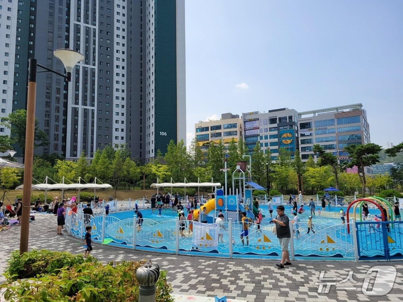 본문 이미지 - 고양시 지축 근린공원 물놀이장. (고양시 제공, 재판매 및 DB금지)