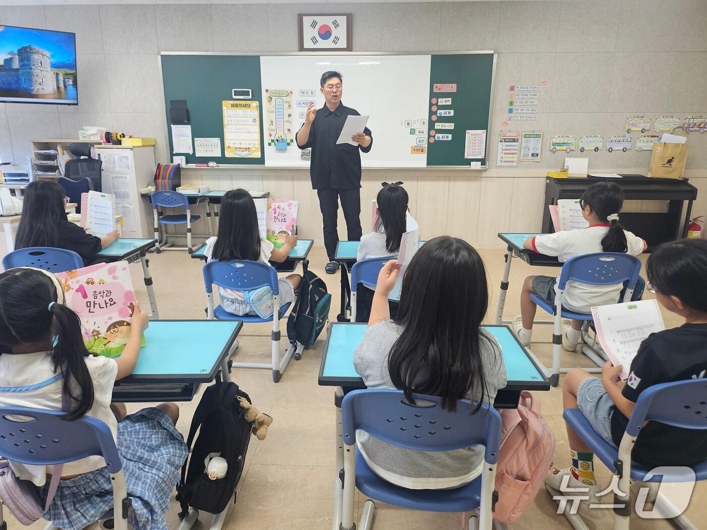 본문 이미지 - 오송초 교가 연습 장면(청주시 제공. 재판매 및 DB금지)./뉴스1