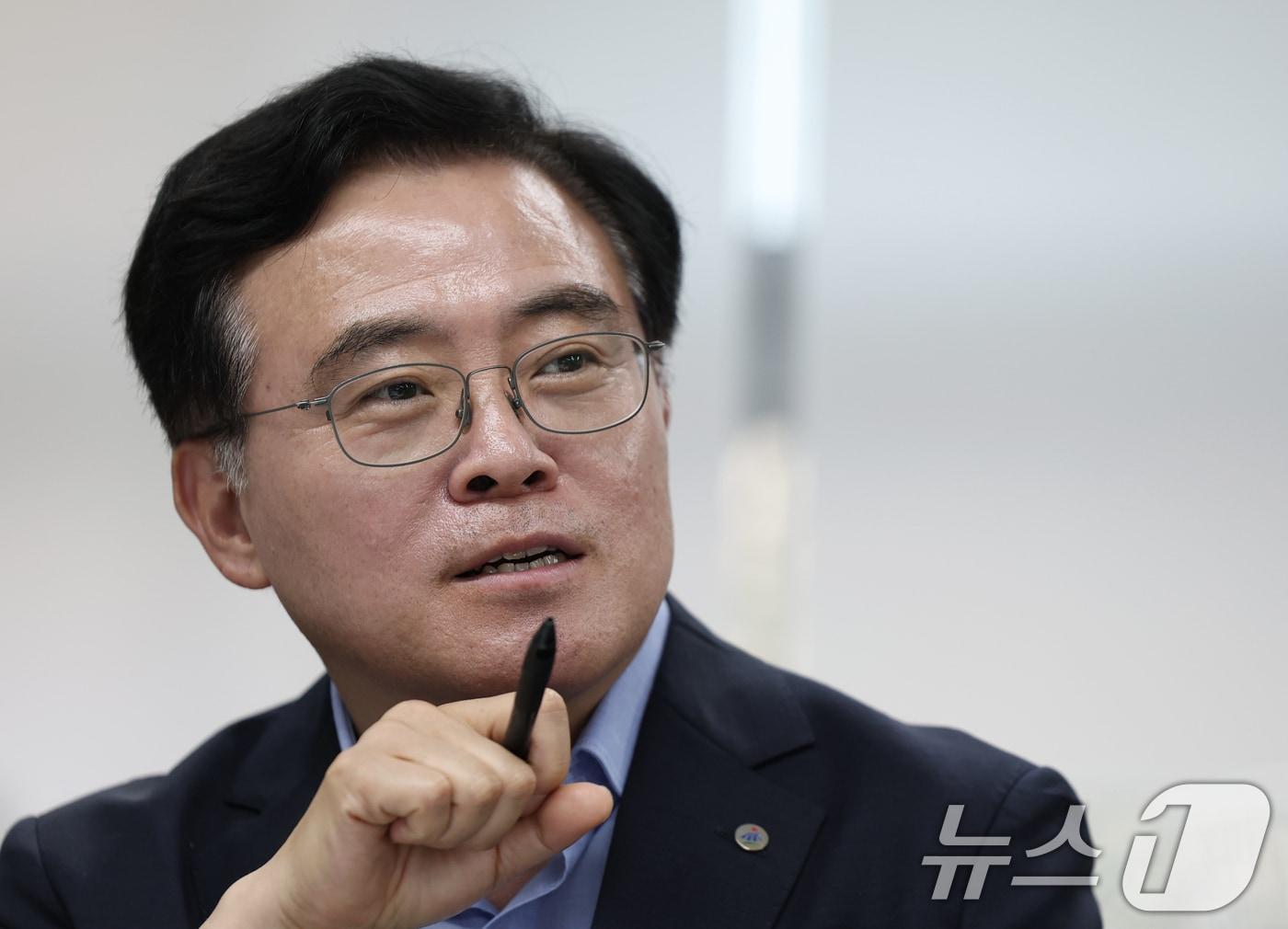 본문 이미지 - 진교훈 강서구청장이 서울 강서구청 집무실에서 뉴스1과 인터뷰를 하고 있다. ⓒ News1 오대일 기자