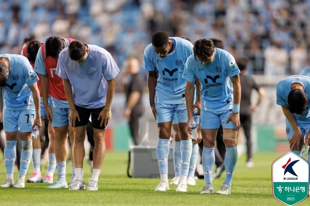 본문 이미지 - K리그 최하위에 머물고 있는 대구FC가 코리아컵 8강을 앞두고 있다. 그 누구보다 승리가 간절한 대구다. &#40;한국프로축구연맹 제공&#41;