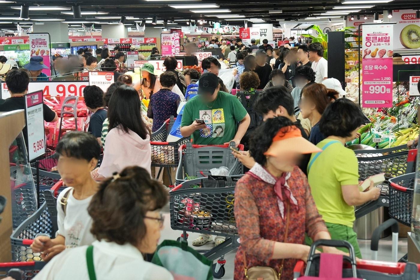 통큰 세일을 진행하고 있는 롯데마트 그랑그로서리 구리점 매장 전경(롯데마트 제공)