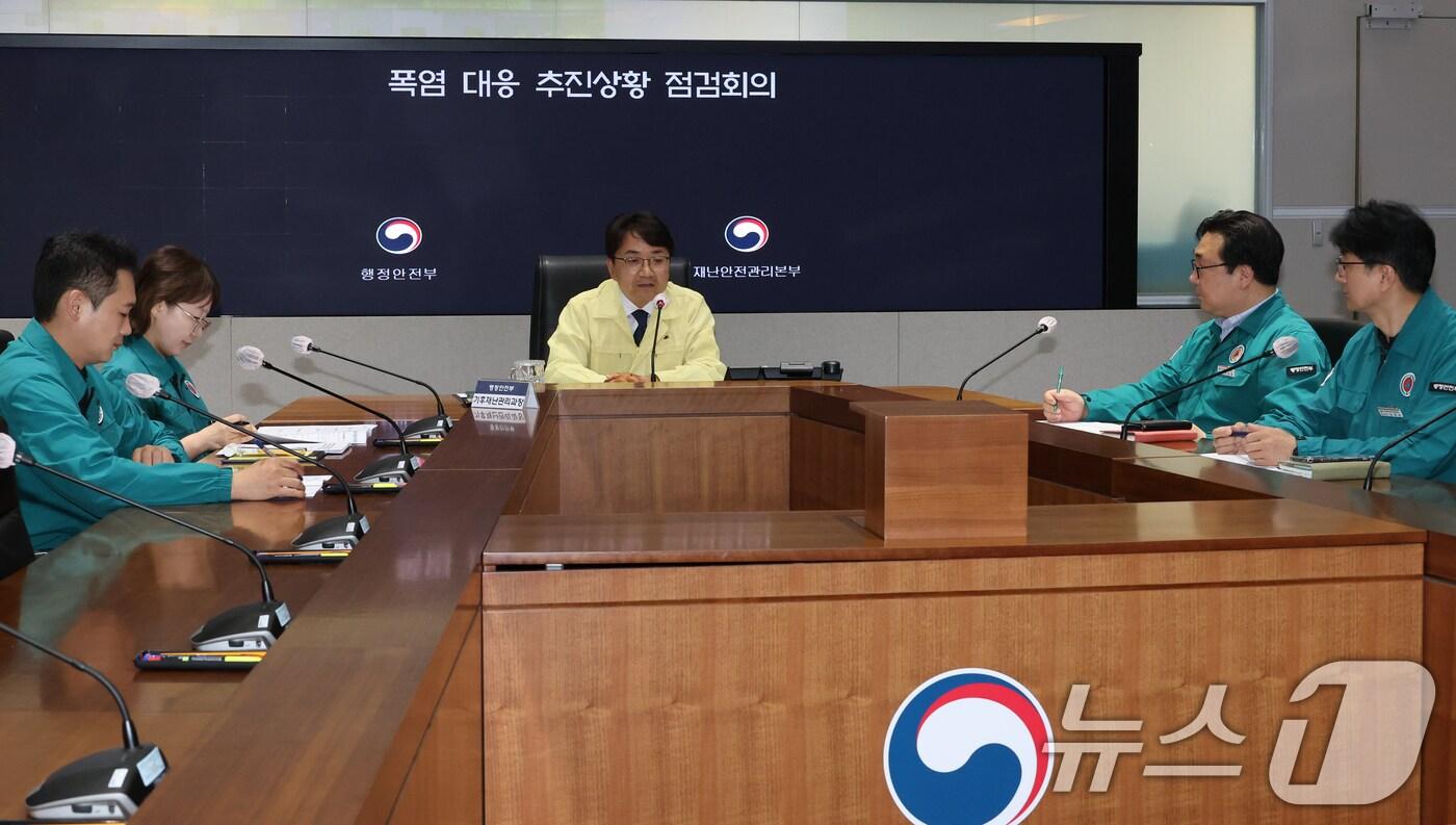 김광용 행정안전부 재난안전관리본부장이 1일 서울 종로구 정부서울청사 서울상황센터에서 열린 폭염 대응 추진상황 점검회의에 참석해 발언하고 있다. &#40;공동취재&#41; 2025.7.1/뉴스1 ⓒ News1 임세영 기자