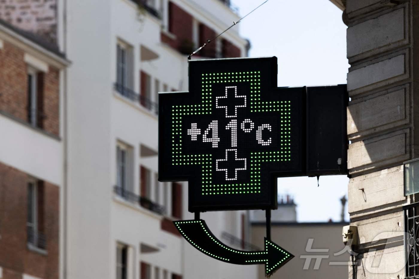 프랑스 파리 중부의 기온이 1일(현지시간) 41도까지 치솟았다. 파리는 폭염 때문에 5년만에 첫 적색경보가 발령됐다. ⓒ AFP=뉴스1