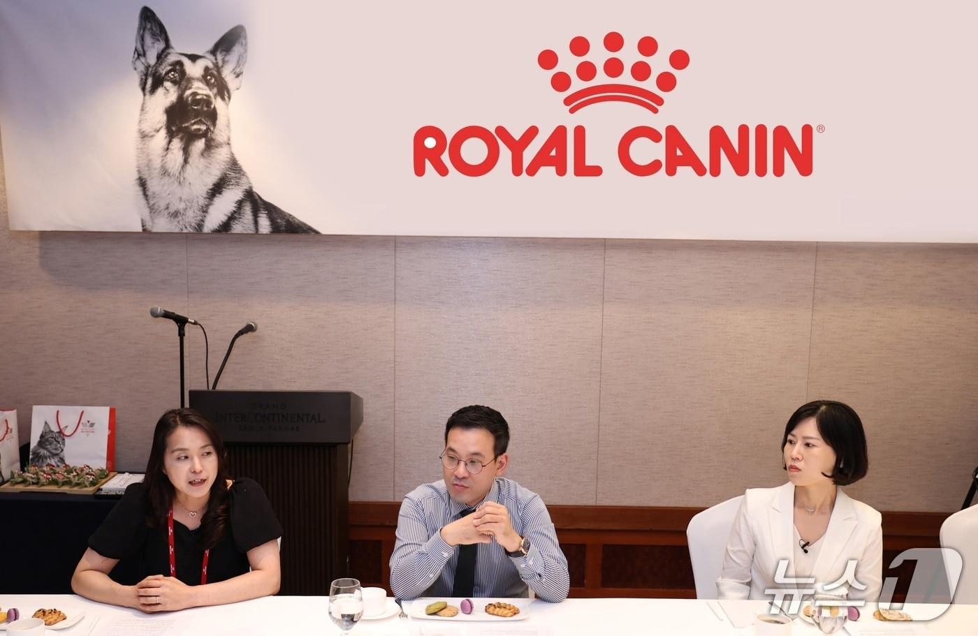 6일 서울 삼성동 인터컨티넨탈 파르나스에서는 &#39;2025 로얄캐닌 심포지엄&#39;이 열렸다. 왼쪽부터 이기쁨 송우진 김미령 수의사&#40;로얄캐닌 제공&#41;. ⓒ 뉴스1
