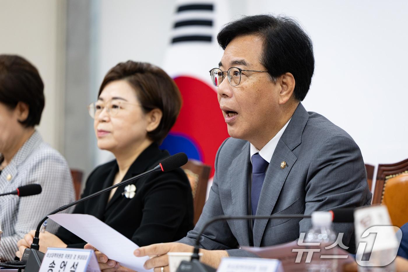 국민의힘 송언석 비상대책위원장 겸 원내대표가 10일 서울 여의도 국회에서 열린 비상대책위원회의에서 모두 발언을 하고 있다. 2025.7.10/뉴스1 ⓒ News1 유승관 기자