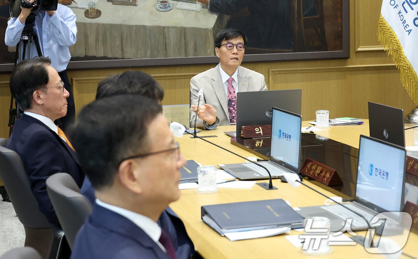 이창용 한국은행 총재가 10일 오전 서울 중구 한국은행에서 열린 금융통화위원회 본회의를 주재하고 있다. 2025.7.10/뉴스1 ⓒ News1 사진공동취재단
