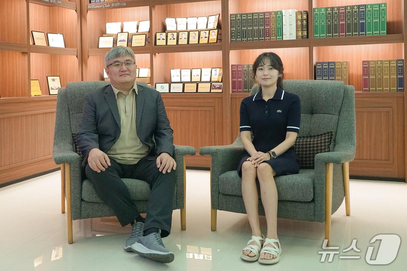 윤진호 교수(왼쪽)와 박진아 박사과정생(지스트 제공, 재판매 및 DB금지)/뉴스1