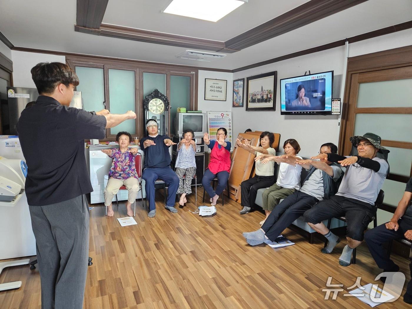 본문 이미지 - 영동군 폭염기 농업인 안전교육 장면.(영동군 제공. 재판매 및 DB금지)/뉴스1