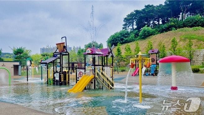 본문 이미지 - 수청동 푸른물근린공원 물놀이장 모습 (당진시 제공. 재판매 및 DB금지)2025.7.10/뉴스1