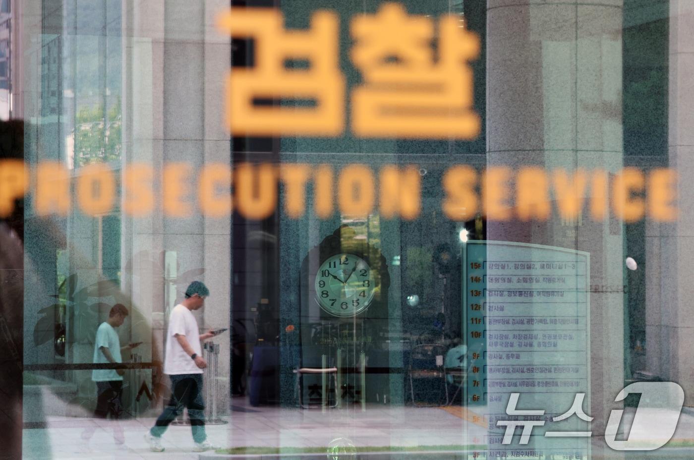 윤석열 전 대통령이 124일 만에 재구속된 10일 서울 서초구 서울고등검찰청에 마련된 조은석 특별검사&#40;내란특검 특검&#41; 사무실 앞에 적막감이 감돌고 있다. 지난 3월 법원의 구속취소 결정으로 풀려난 후 재구속된 윤 전 대통령은 이날 오전 예정된 내란 우두머리 혐의 사건 형사재판에 불출석했다. ⓒ News1 오대일 기자