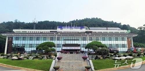 본문 이미지 - 홍천군청 전경./뉴스1