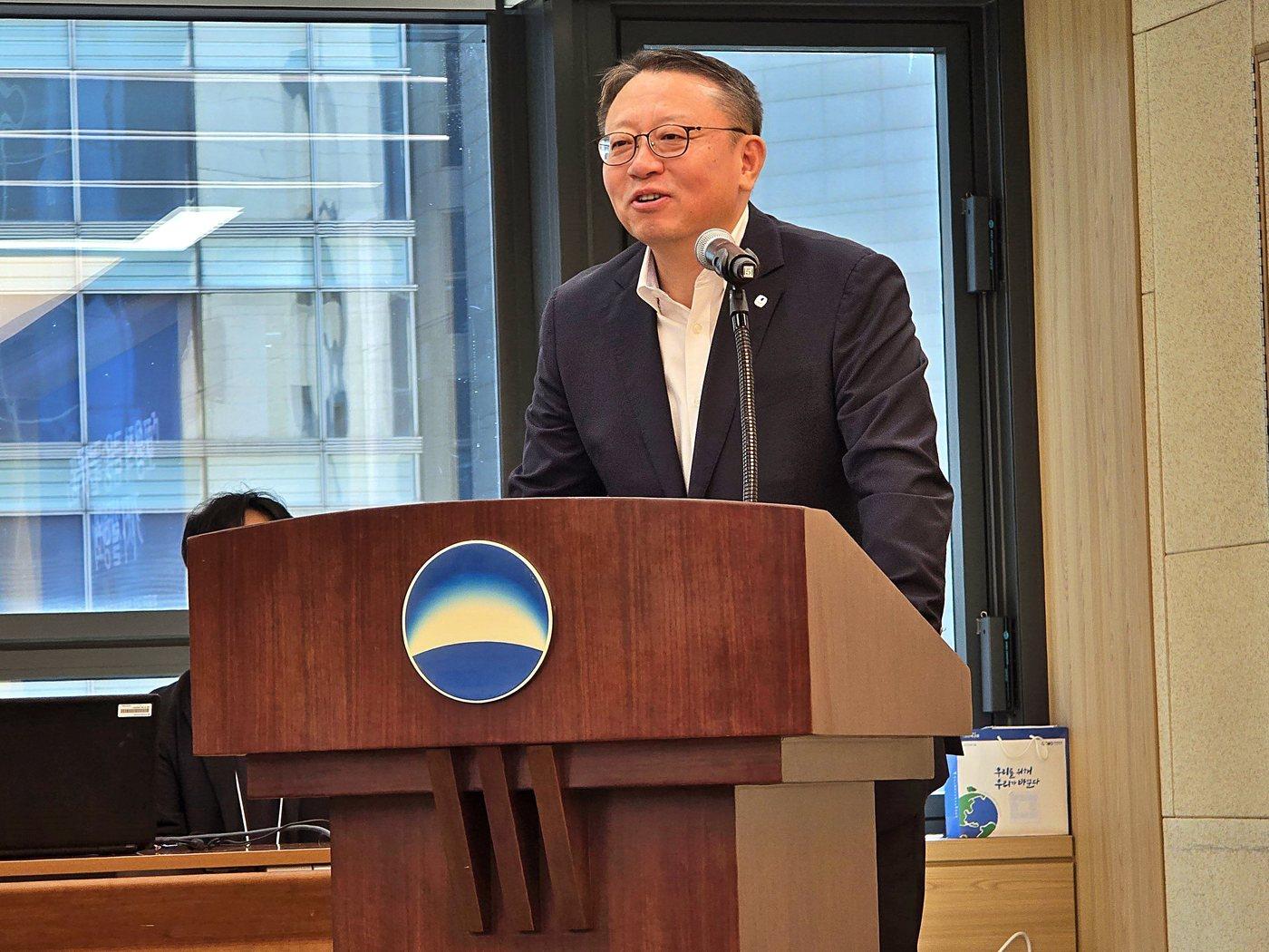 본문 이미지 - 정진완 우리은행장이 10일 서울 중구 본점에서 '포용적 금융 플랫폼' 관련 기자간담회에서 발언하는 모습. (우리은행 제공)