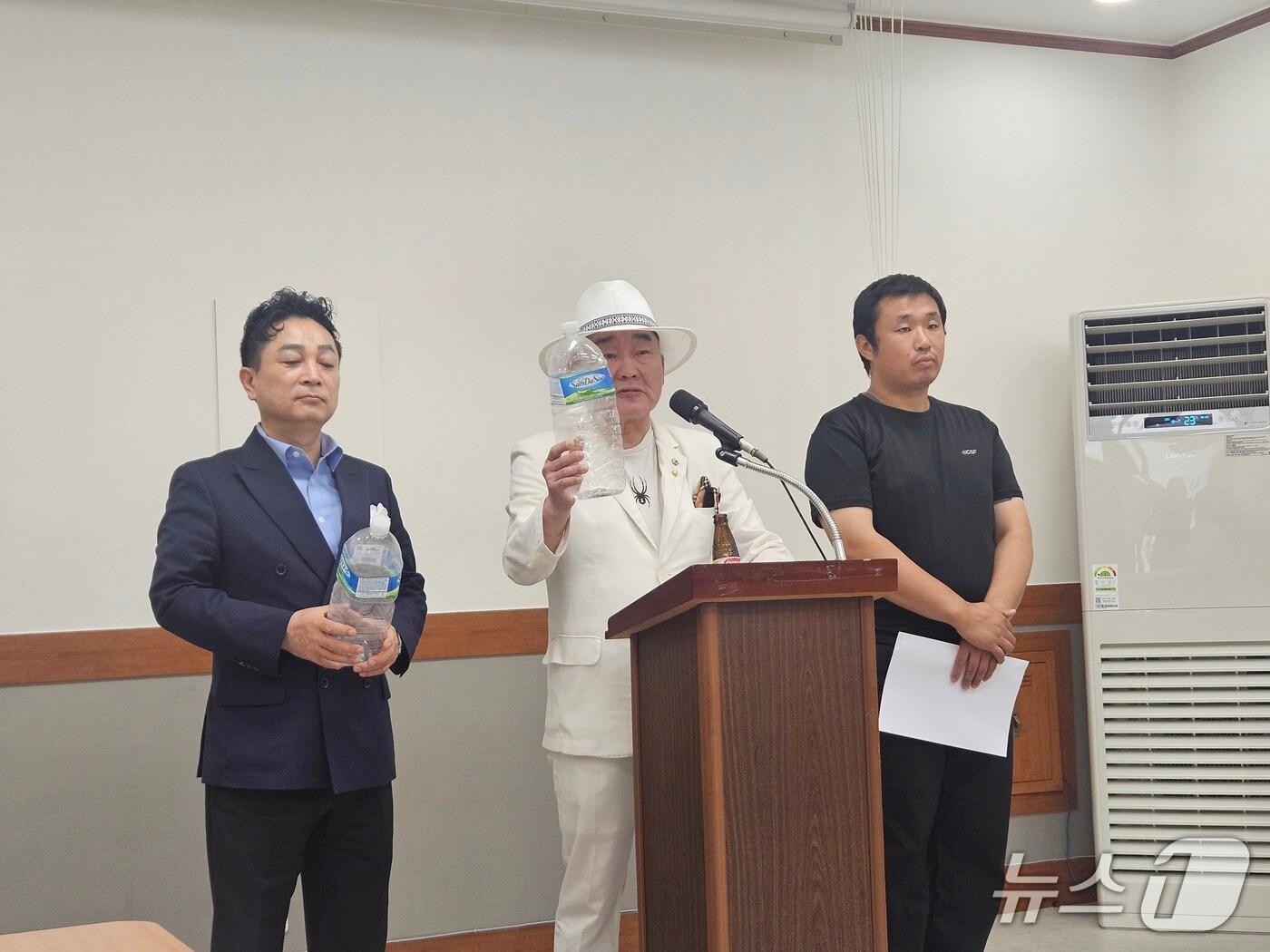 본문 이미지 - 오천도 애국국민운동대연합 대표가 10일 청주시청 브리핑룸에서 기자회견을 하고 있다.2025.7.10/뉴스1 이재규 기자