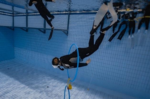 본문 이미지 - 여름방학 학생 다이빙교실.(충북교육청 제공. 재판매 및 DB금지)/뉴스1