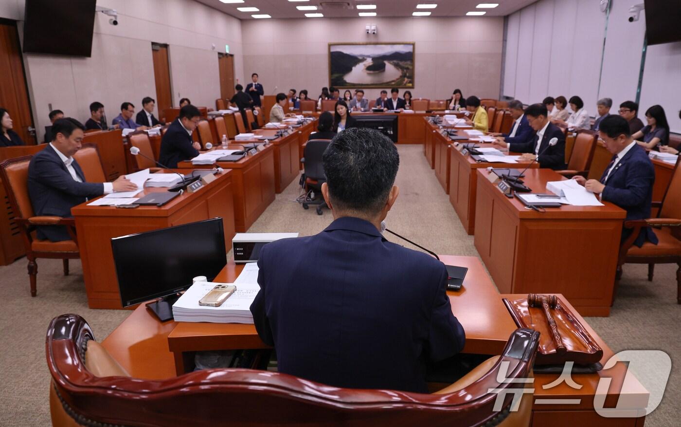 지난 10일 서울 여의도 국회에서 열린 제427회 국회(임시회) 제1차 농림축산식품법안심사소위원회에서 이원택 소위원장이 양곡관리법 등 심사를 위해 회의 진행을 하고 있다. 2025.7.10/뉴스1 ⓒ News1 안은나 기자
