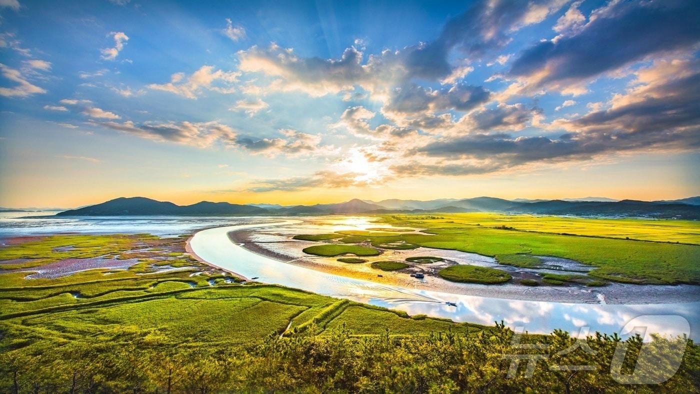 용산전망대에서 바라본 순천만습지.(순천시 제공. 재판매 및 DB 금지)