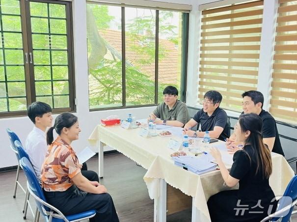 본문 이미지 - 베트남 교육훈련부 국제교육개발센터&#40;CIED&#41;에 실시된 면접 모습.&#40;전북교육청 제공, 재판매 및 DB 금지&#41;/뉴스1