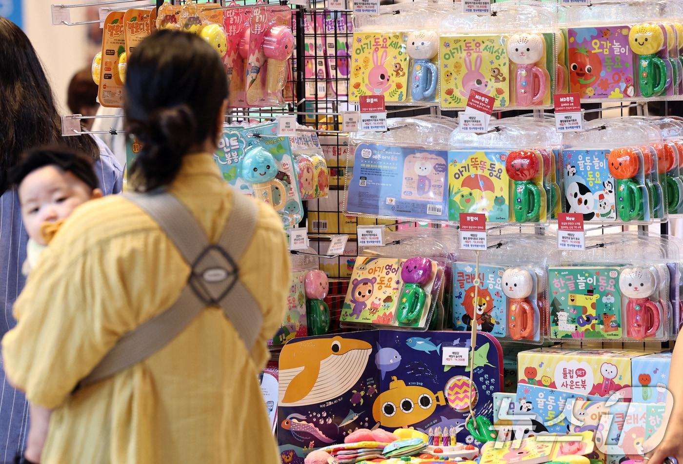 충남도는 저출산 극복을 위해 도입한 &#39;행복키움수당&#39; 지급을 올해로 종료한다. &#40;사진은 기사 내용과 무관함&#41; / 뉴스1 ⓒ News1 구윤성 기자