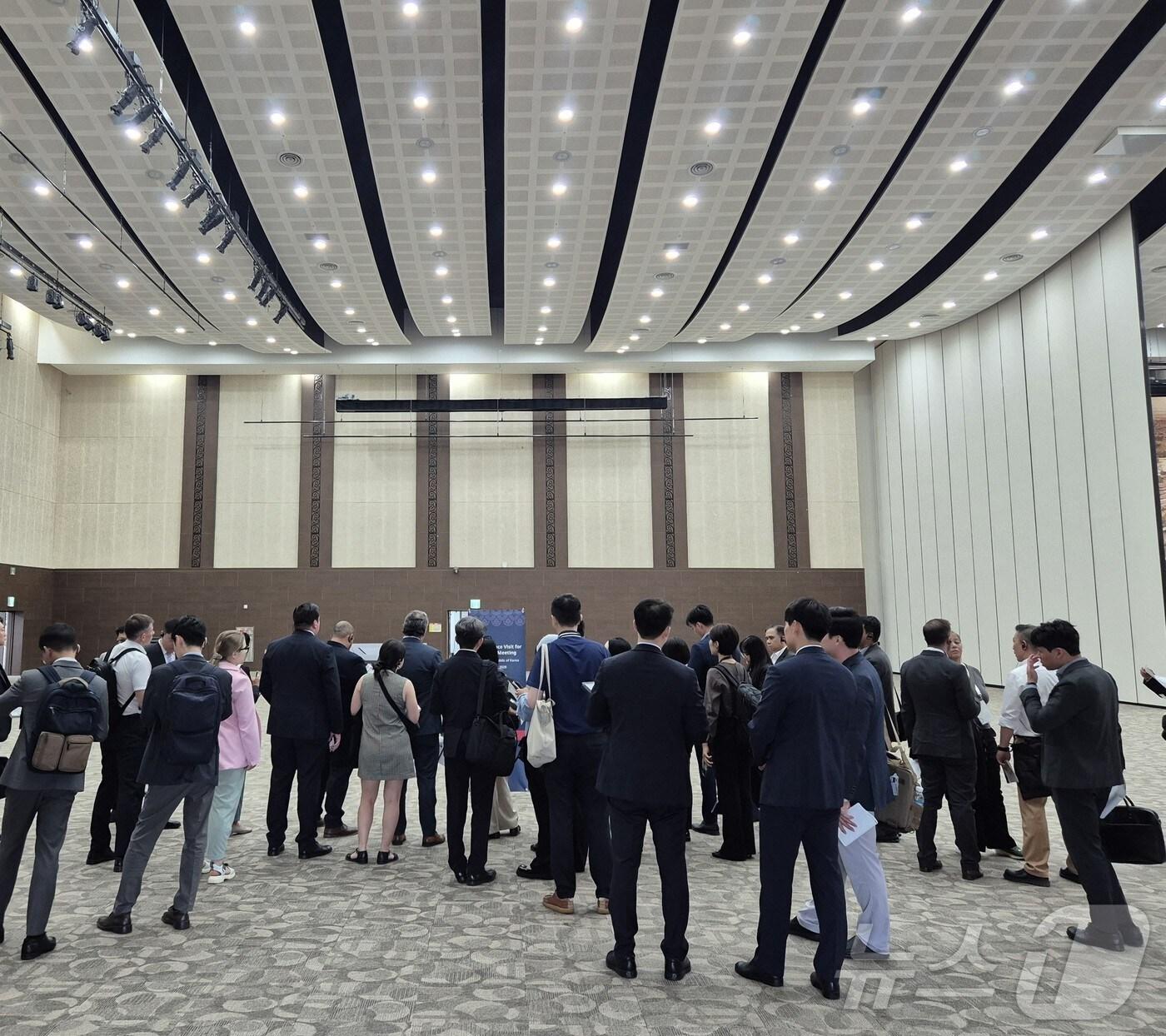 본문 이미지 - APEC 회원국 주한대사관 관계자들로 구성된 1차 사전답사단이 10일 경주를 방문했다. ⓒ News1 김대벽기자