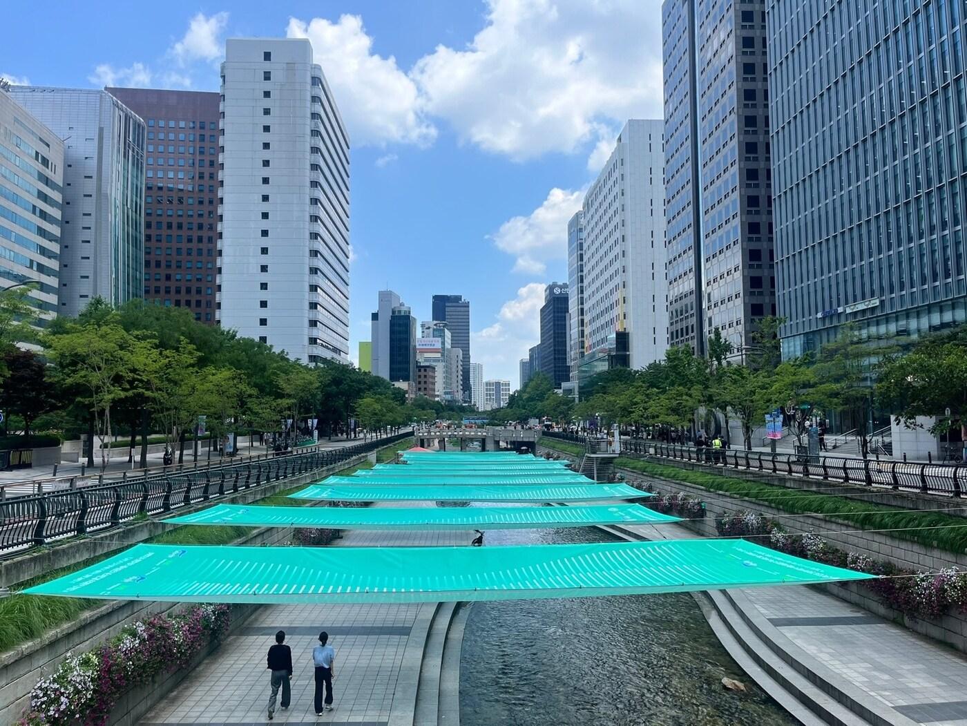 본문 이미지 - 청계천 그늘막(서울시 제공)