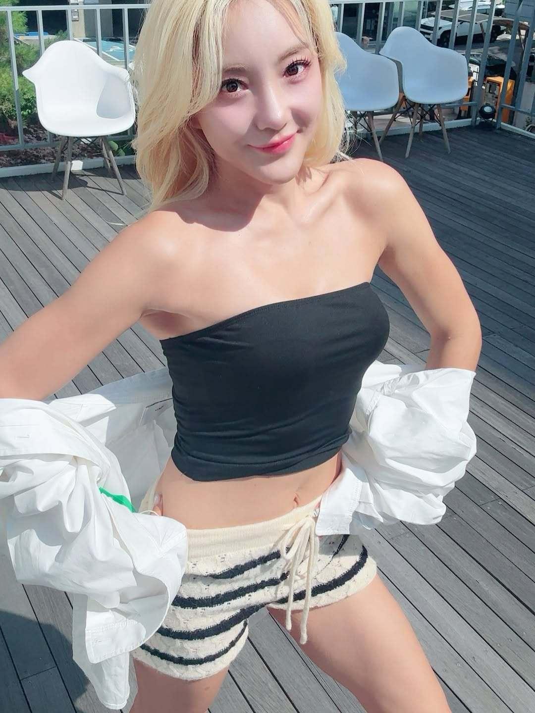 본문 이미지 - 바다 인스타그램