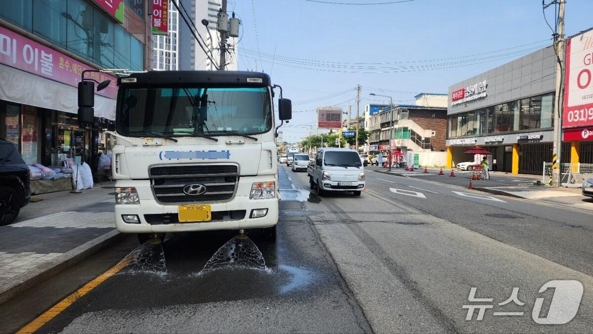 본문 이미지 - 파주시가 운영중인 살수차. &#40;파주시 제공, 재판매 및 DB금지&#41;