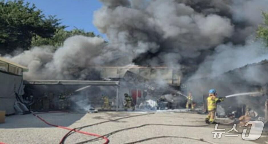본문 이미지 - 화재 현장. (경기도소방재난본부 제공. 재판매 및 DB 금지) 2025.7.11/뉴스1