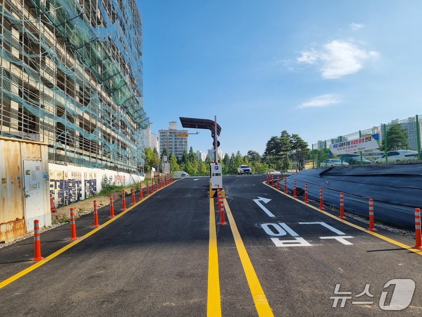 본문 이미지 - 지난 10일부터 유료로 전환해 운영중인 파주시 운정3공영주차장. (파주도시관리공사 제공, 재판매 및 DB금지)