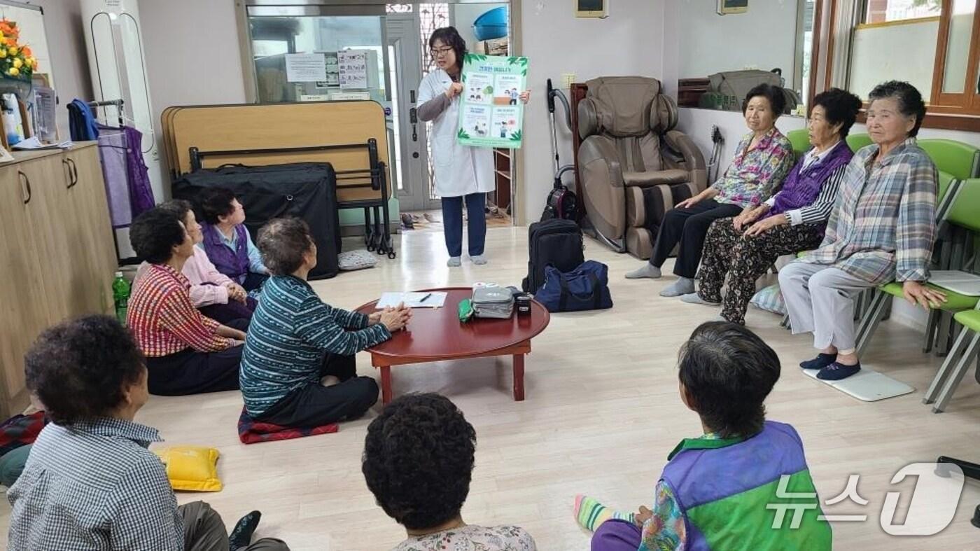 충북 진천군 폭염 대비 건강관리 집중 교육 모습.(진천군 제공, 재판매 및 DB금지)/뉴스1