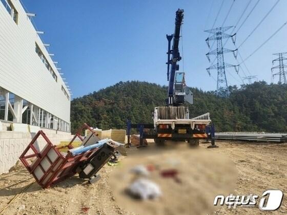 본문 이미지 - 2022년 11월 2일 오전 9시42분께 부산 기장군 한 공장 신축 현장에서 하청업체 근로자가 추락한 사고 현장&#40;유족 측 제공. 재판매 및 DB 금지&#41;