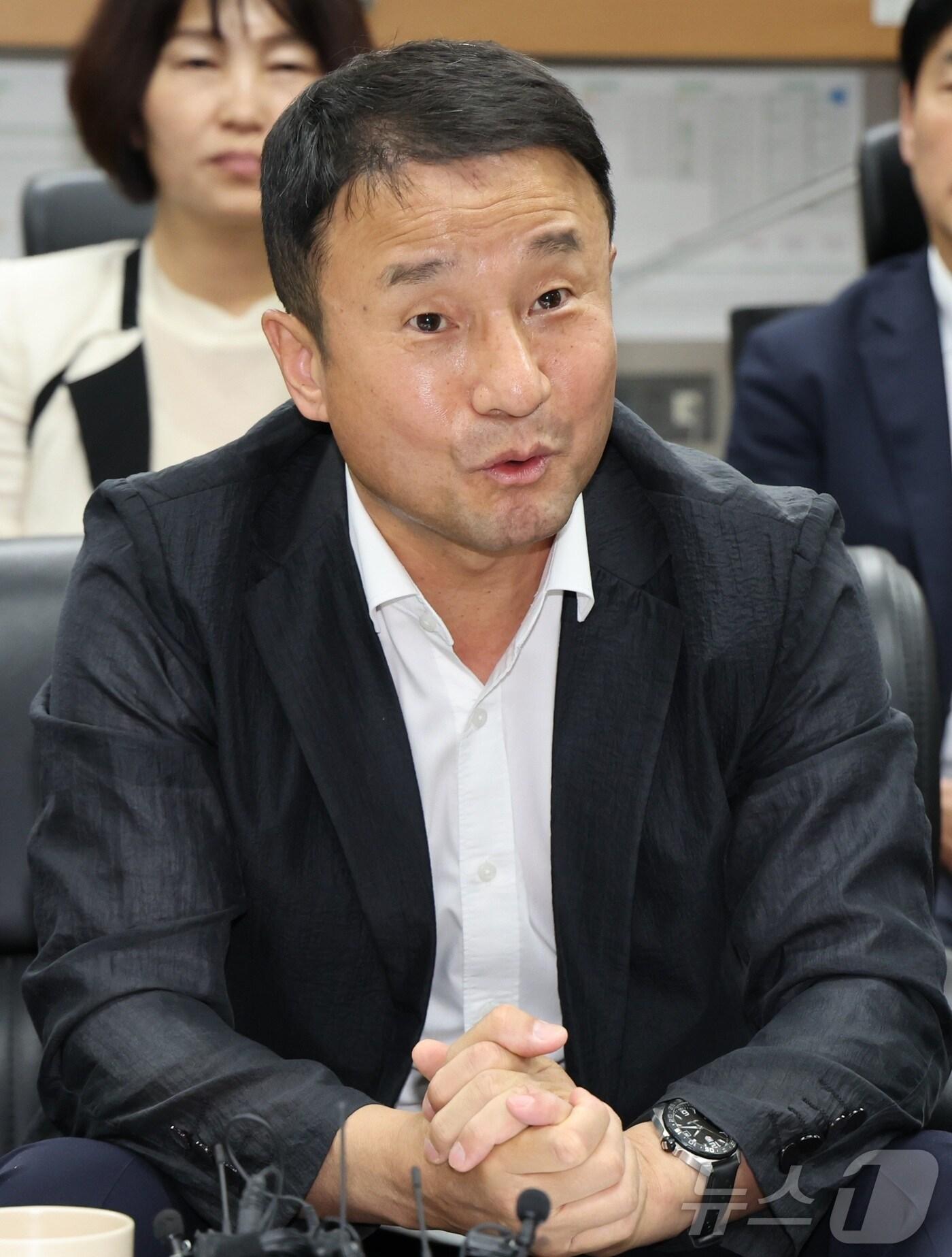 본문 이미지 - 한병도 국회 예산결산특별위원회 위원장이 11일 전북 전주시 전북특별자치도의회 기자실을 방문해 간담회를 열고 질의에 답변을 하고 있다. 2025.7.11/뉴스1 ⓒ News1 유경석 기자