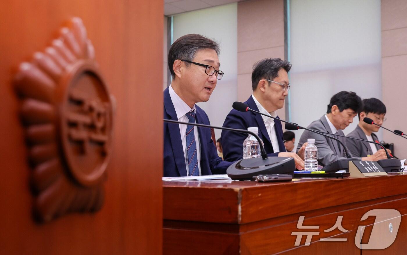 정우용 한국상장회사협의회 정책부회장이 11일 오후 서울 여의도 국회 법제사법위원회 회의실에서 열린 상법 개정안 관련 공청회에서 진술하고 있다. 왼쪽부터 정 부회장, 김우찬 고려대 교수, 최준선 성균관대 법학전문대학원 명예교수, 윤태준 주주행동플랫폼 액트 소장. 2025.7.11/뉴스1 ⓒ News1 안은나 기자