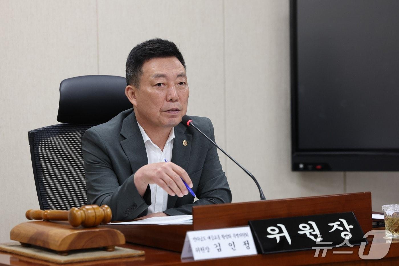 김인정 전남도의원이  &#39;신조도대교 건설 촉구 건의안’에 대한 제안설명을 하고 있다.&#40;전남도의회 제공, 재판매 및 DB 금지&#41;/뉴스1