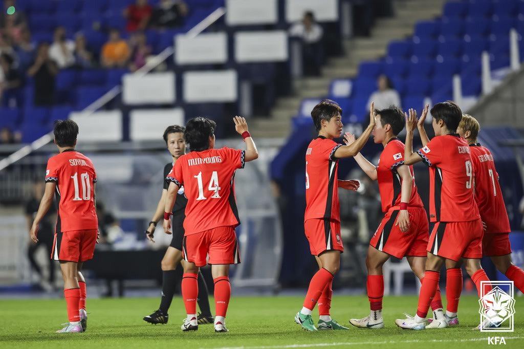 본문 이미지 - 13일 오후 8시 화성종합경기타운에서 일본과 격돌하는 여자 축구 대표팀. &#40;대한축구협회 제공&#41;